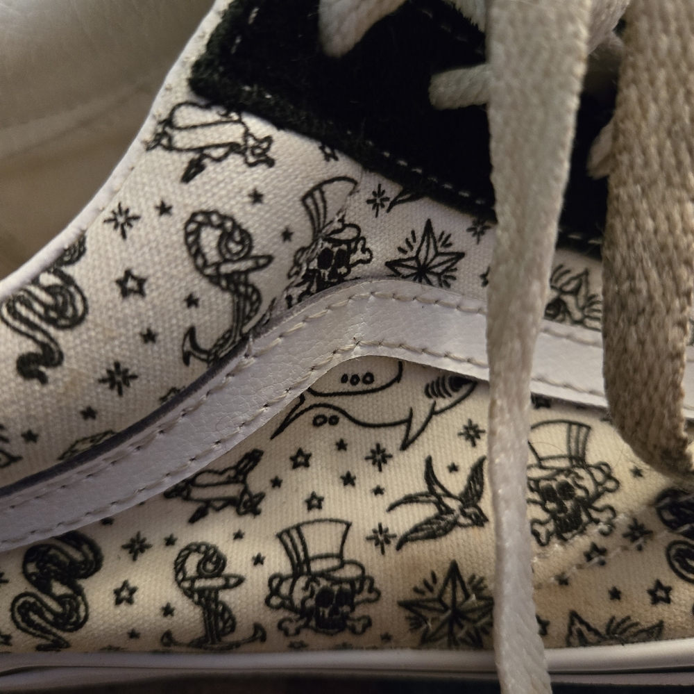 Vans Black and White Sneakers Classic Skate Style size mens 9.5 women's 11 - Picture 5 of 7
